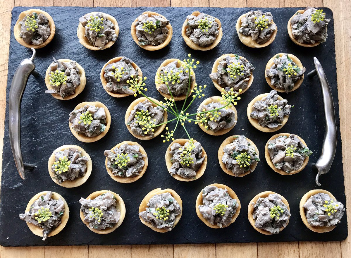 angelscornwall's tweet photo. #wedding food @lowerbarns #melonandparmaham #garlicmushroomcups #canapes #stuffedchickeninbacon @angelscornwall #cornishproduce https://t.co/kWssPJFxyP