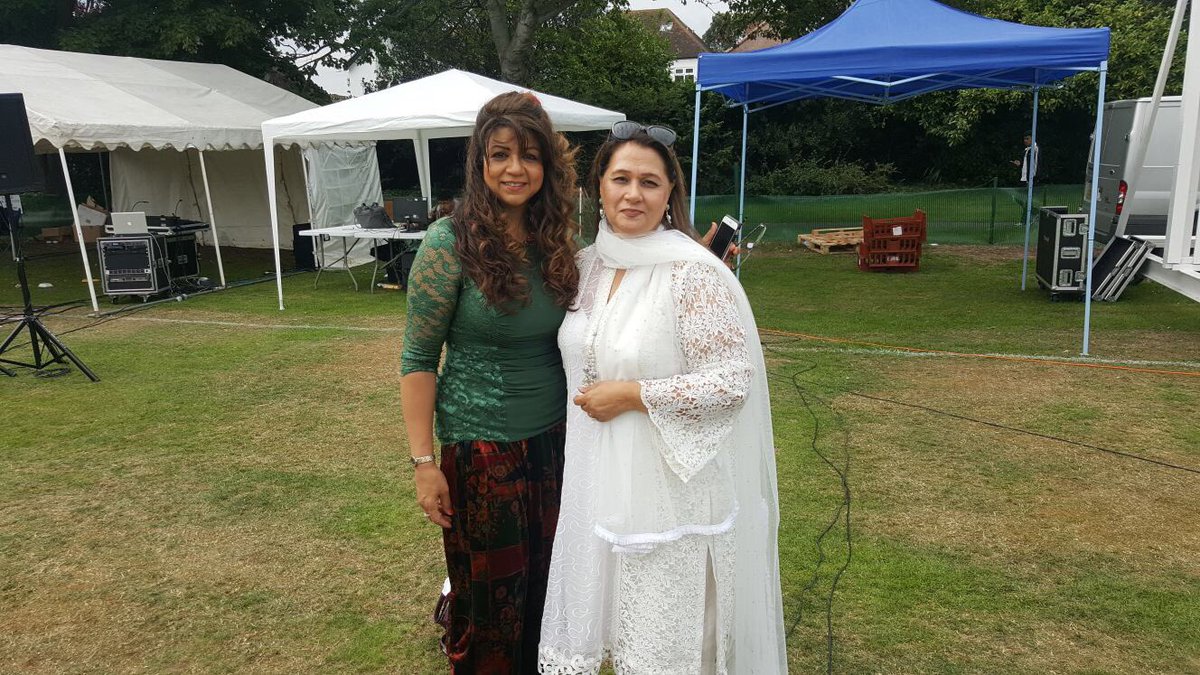 lycagoldradio's tweet photo. #Pakistan70years Celebrations 🎉 at @hksz_tv #Pakistan70 🇵🇰 #PakistanIndependenceDay 🇵🇰 with our presenters @anasir_nasir @sanilaIftikhar https://t.co/LKbSbUj9dd