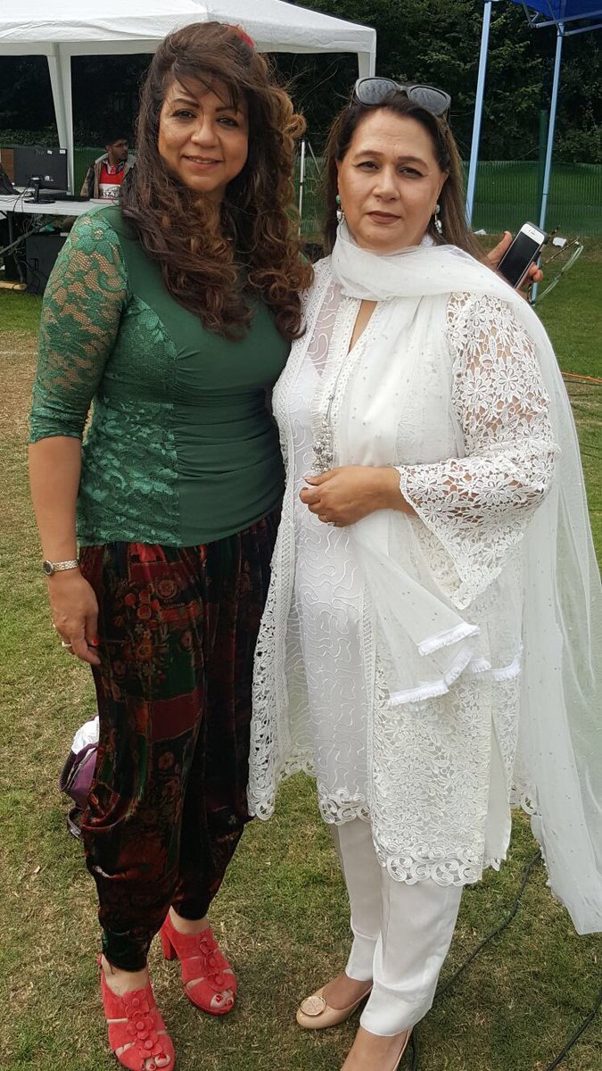 lycagoldradio's tweet photo. #Pakistan70years Celebrations 🎉 at @hksz_tv #Pakistan70 🇵🇰 #PakistanIndependenceDay 🇵🇰 with our presenters @anasir_nasir @sanilaIftikhar https://t.co/LKbSbUj9dd