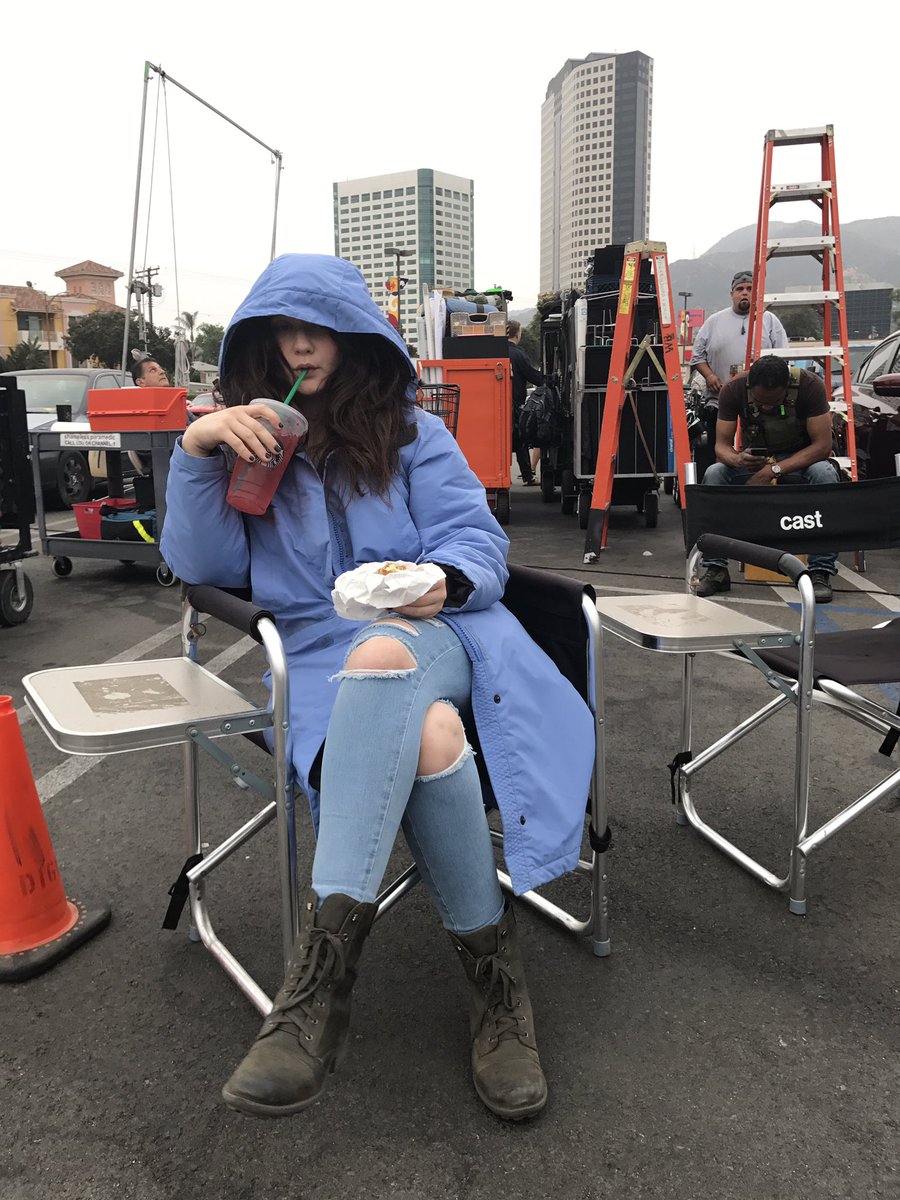 when u have a 5am call time...but sets right next to a starbucks 😏😏😏👏🏻