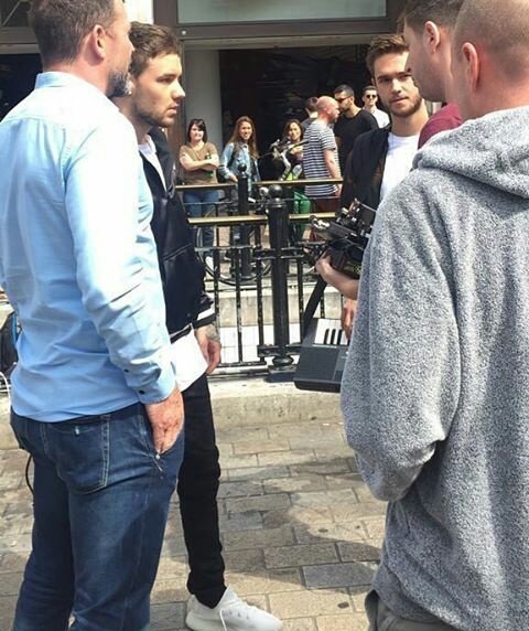 LiamJPWorld's tweet photo. #Update Liam y Zedd presentando #GetLow en Oxford, London. 14/8 https://t.co/D02JuVnClj