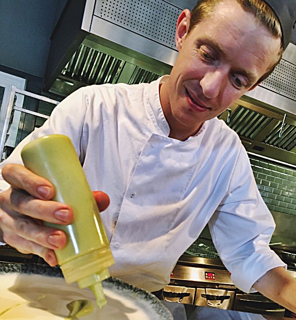 MelOnionring's tweet photo. I caught up with Senior Sous Chef Lee Bird at the absolutely beautiful @TitanicHotelLiv the other day. Check it.....https://t.co/5STkGKdgnC https://t.co/x5mBFBMChZ