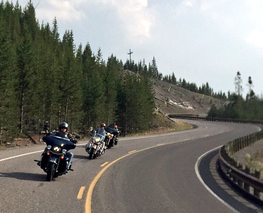 jarafide's tweet photo. Great riding at Yellowstone!!! #visitutah #Summer2017 #harleydavidson #YellowStone #Sturgis2017 https://t.co/DUPq6JEpgT