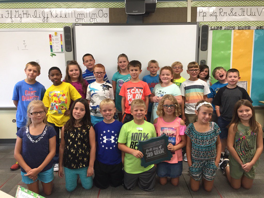 mrsfunk_bhes's tweet photo. First Day of Third grade #BHMSDfirstday https://t.co/kCD25sqoCb