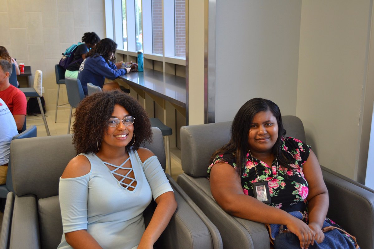 solaccofficial's tweet photo. Lots of smiling faces as we start #SLCCFall17! We're happy to have our students back on all of our campuses in Acadiana! https://t.co/TEkQdzFknl