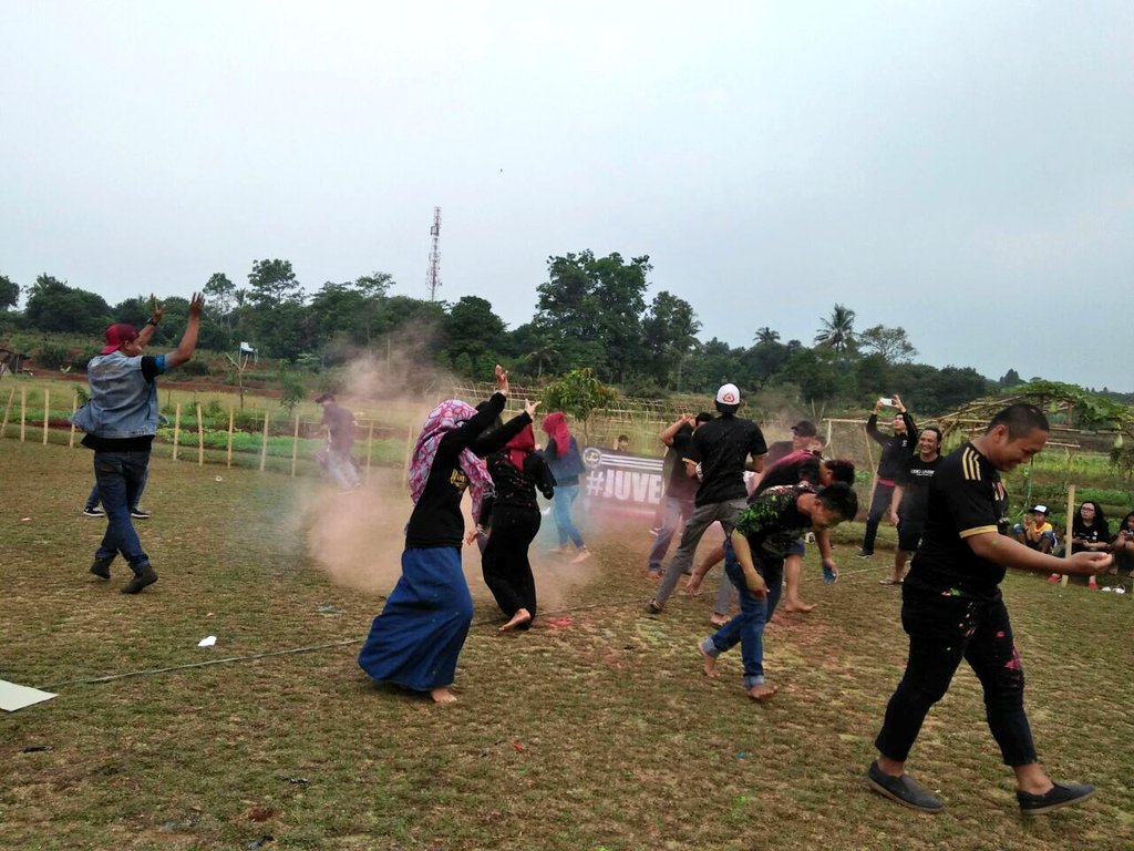docils1897's tweet photo. Satu dua tiga, seraaaaaaaang~
#funcolour https://t.co/k0ojjKGkjA
