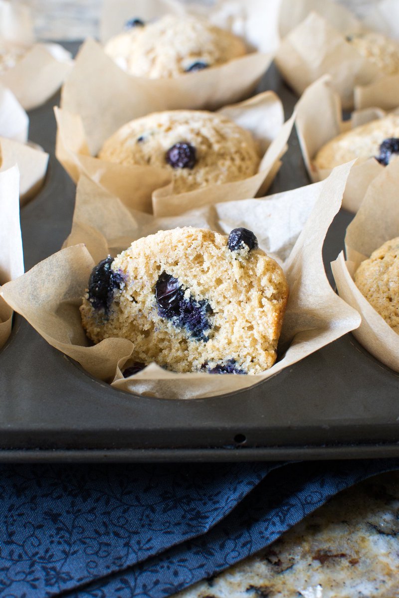 Coconut Oil &amp; Whole Wheat Blueberry #Muffins #breakfast thewellflouredkitchen.com/2017/02/10/coc…