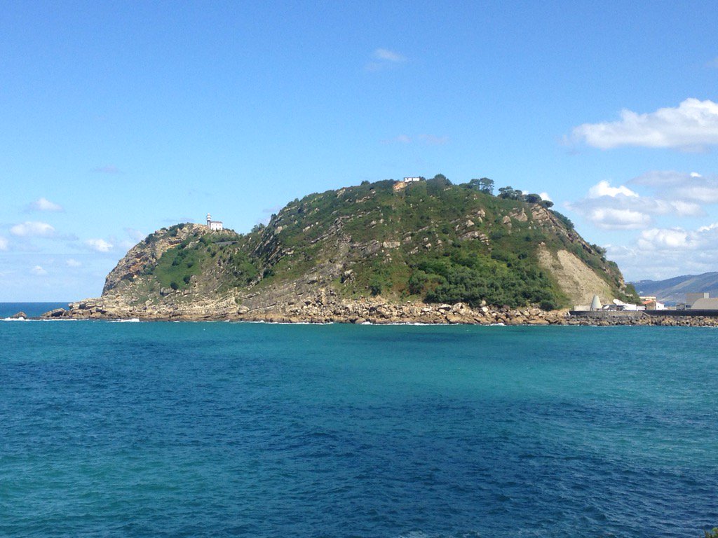 mundura_info's tweet photo. #SanAnton mountain is a half-island in #Getaria known as Getaria's mouse due to its shape #EuskalHerria #BasqueCoutry https://t.co/XJLoMWItZ9