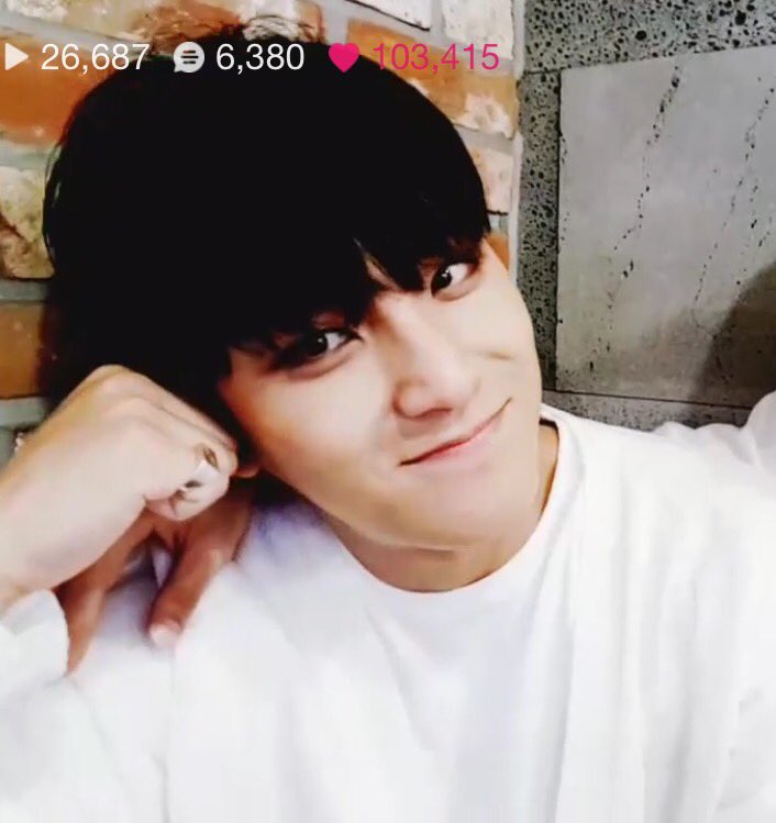 _gleamingripple's tweet photo. 월요일이든 일요일이든 무슨 상관이야ㅠㅠ 세상을 밝히는 잘생김이야ㅜㅜ https://t.co/BXtYm77jB7