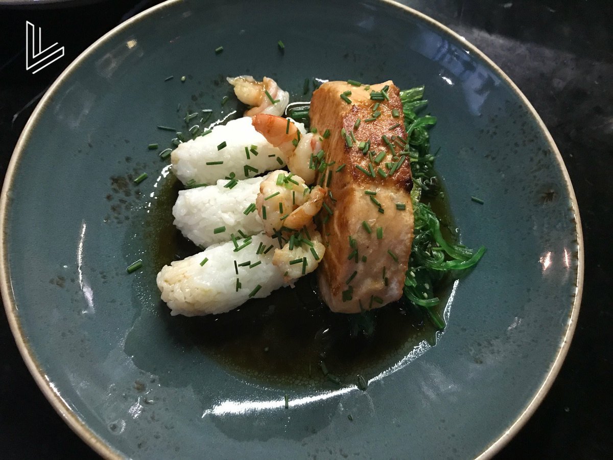 LocalThess's tweet photo. Μέσα Αυγούστου! Seafood στο #LocalThessaloniki!
Σολομός teriyaki με σαλάτα wakame και nigiri με γαρίδα! #Local_Menew #Local_Summer https://t.co/3SzRzZ5mP6