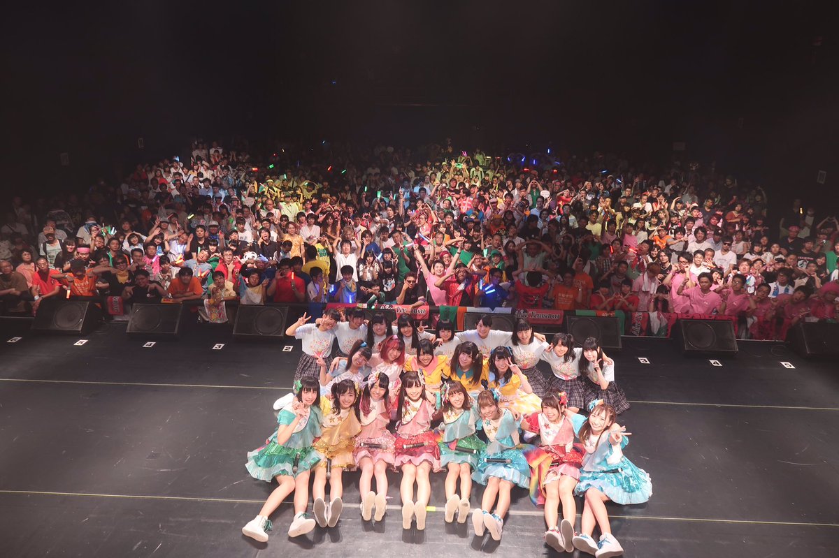 hrpy_idolclass's tweet photo. 8.12 Zepp名古屋
アイドル教室感謝祭
無事大成功に終わりました。
1119人という素晴らしい人数で私もホントに行ってよかったって思いました。
私自身初めてのZeppでこの瞬間に立ち会えたことに感謝です。
そして感動の１日をありがとう。
アイドル教室Family最高！！ https://t.co/L80qmK66kH