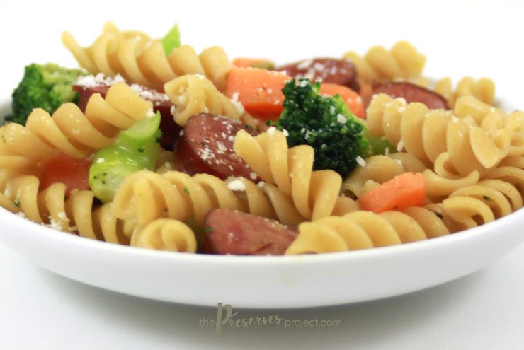 Stacy_Preserves's tweet photo. This #recipe for Kielbasa Rotini Supper is #KidApproved! #DinnerTonight https://t.co/PJdu7F0qSY https://t.co/aChxCd4NuR