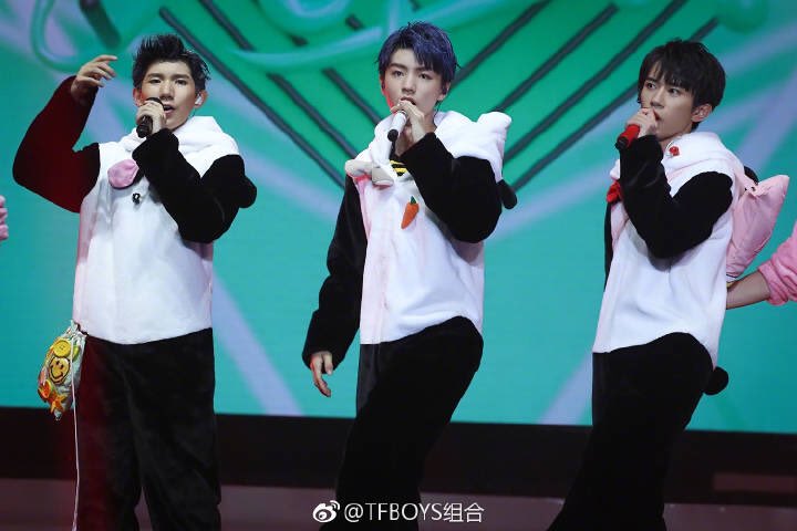 TFBOYS_TFGlobal's tweet photo. #TFBOYS has donated 1,000,000 RMB to China Social Welfare Foundation at #AliveFour concert and the capital is in use now
PC TFBOYS组合 https://t.co/zT4GFbkt0F