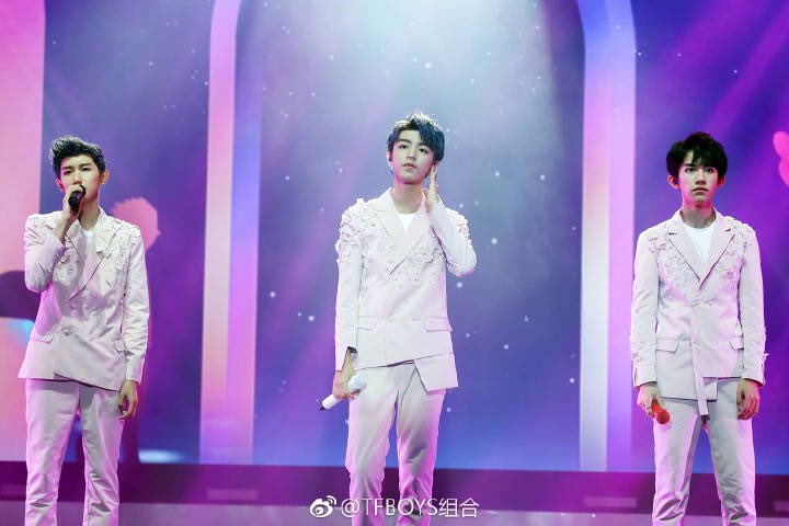 TFBOYS_TFGlobal's tweet photo. #TFBOYS has donated 1,000,000 RMB to China Social Welfare Foundation at #AliveFour concert and the capital is in use now
PC TFBOYS组合 https://t.co/zT4GFbkt0F