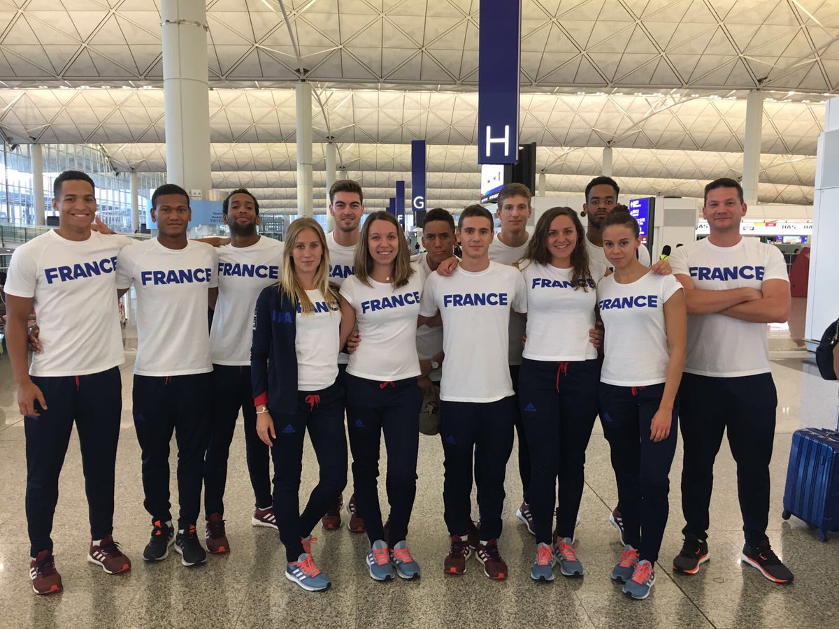 Les Dauphins en partance pour les Championnats du Monde Universitaires en Thaïlande. Une EDF couleurs vert/blanc <a href="/dauphinsdutoec/">Les Dauphins du TOEC</a> <a href="/SpeedoFR/">Speedo France</a>