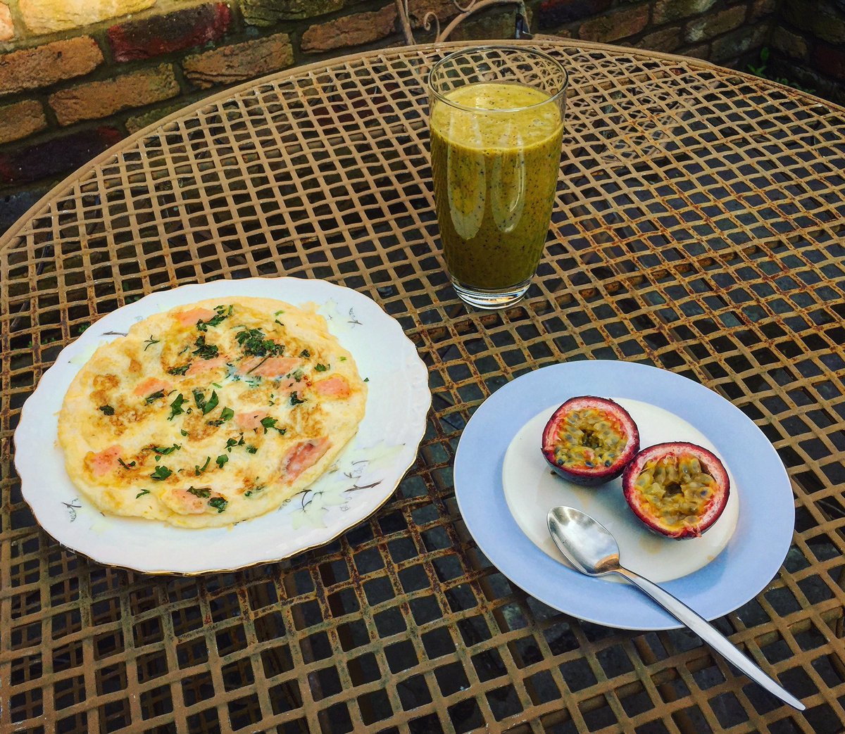 Breakfast Al fresco - Smoothie with Banana, Blueberries, turmeric, #matcha Energise &amp; almond milk. Smoked Salmon Omlette &amp; passionfruit