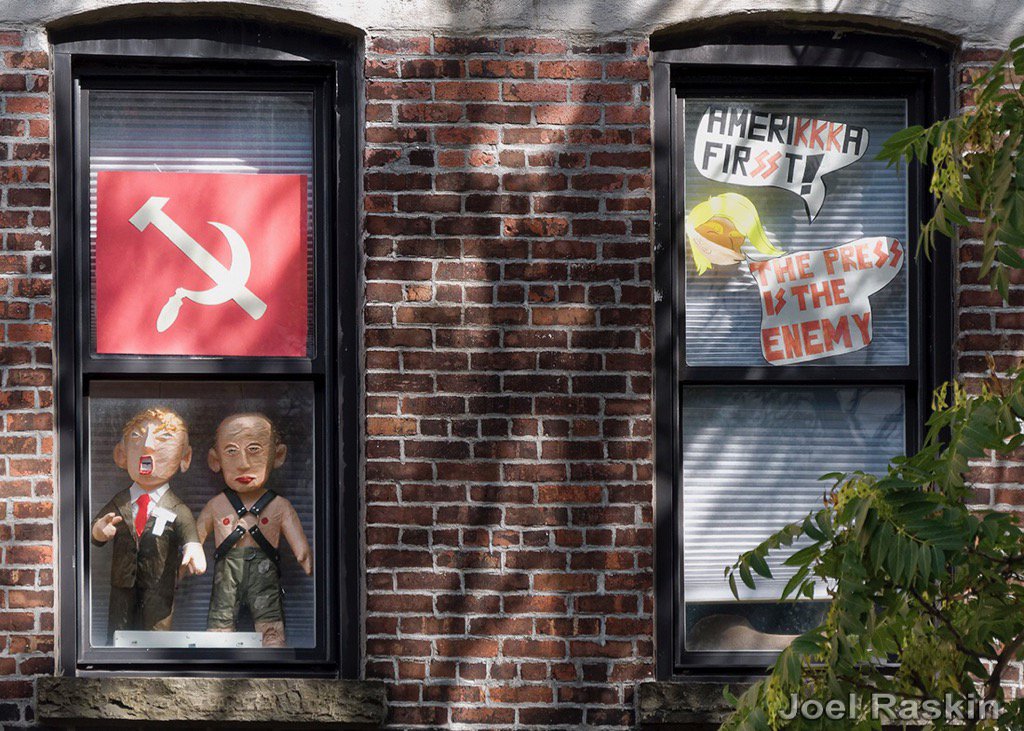 JoelRaskin's tweet photo. #TrumpAndPutin in a #window near the HighLine #NYC https://t.co/iFkROko4vl