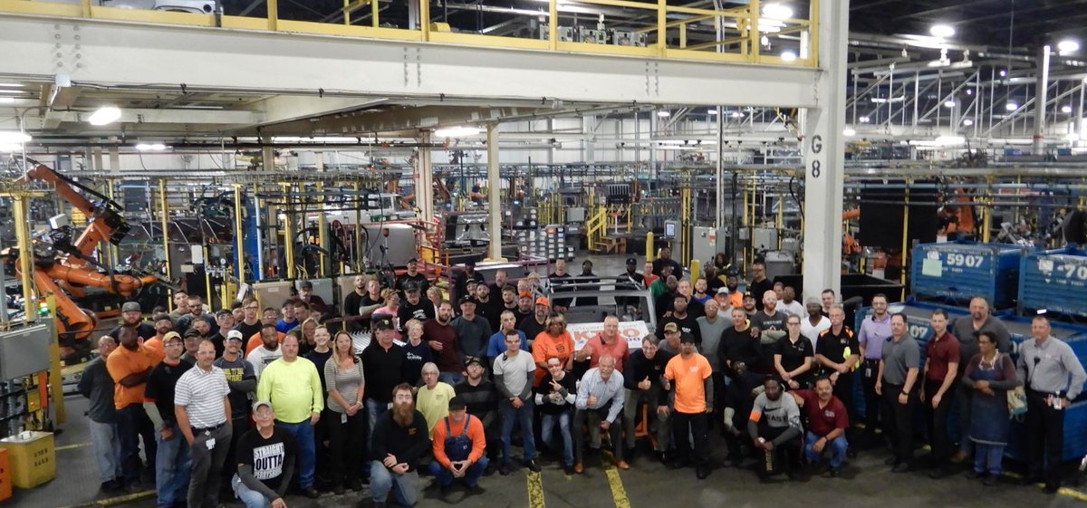 KUKAAmericas's tweet photo. KUKA produces two millionth Jeep Wrangler body-in-white KTPO produces 828 vehicle bodies per day, that’s one vehicle every 77 seconds! https://t.co/ZqJX7BIuhG