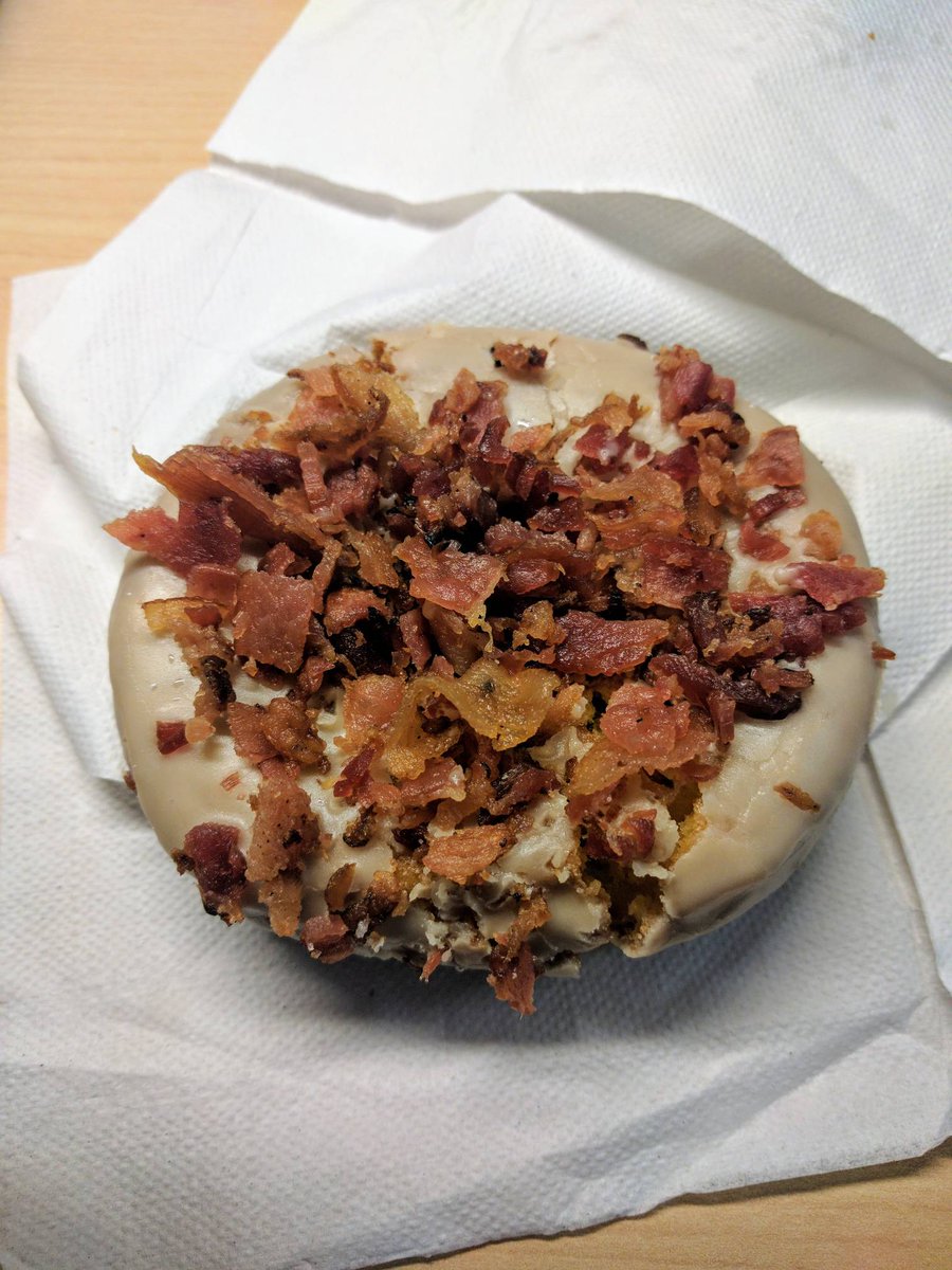 geekswithforks's tweet photo. Yes. It is a donut with bacon on it!

#FoodPorn #Breakfast #GeeksWithForks https://t.co/qbcxVD8t7I