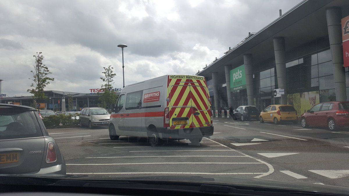 yplacbs's tweet photo. @AlunGriffiths_ @WillowBrookCtr @TheBSJournal #Bradleystoke Lots of spaces and you park restricting view to visit @PoundworldTweet #yplac https://t.co/0pjQlcVRNw