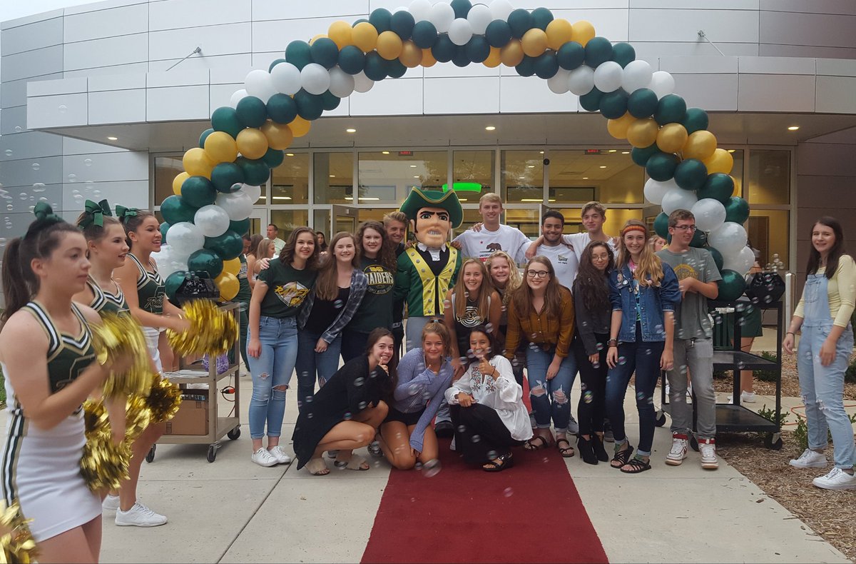 gwoodEDU's tweet image. Welcome to the new school year from @southksms and @SouthPep