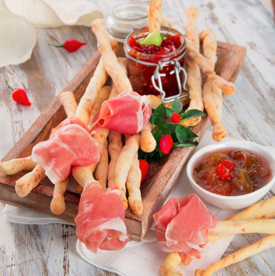 ParmaHamUK's tweet photo. If you like plums, why not make a plum jam to go with #ParmaHam and breadsticks? Great for a garden party! https://t.co/4k6OTbA0Ze