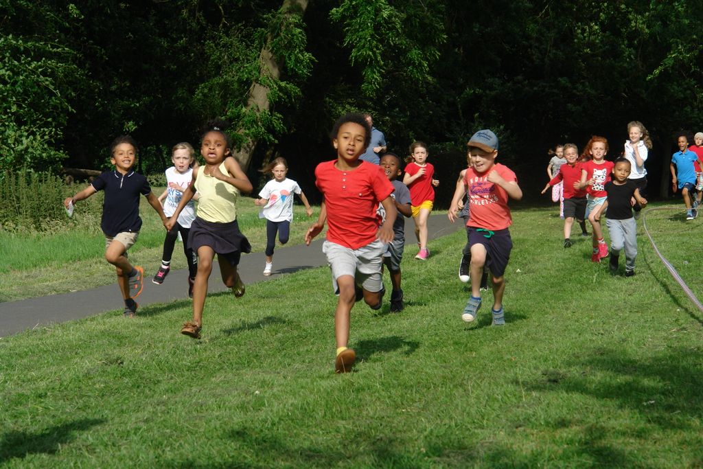 CPFestivalUK's tweet photo. Lovely photos from our kids sports event #CPOF2017 some #Mondaymotivation for you to get down the gym!! (you are welcome!) https://t.co/CPgH5BDEdb