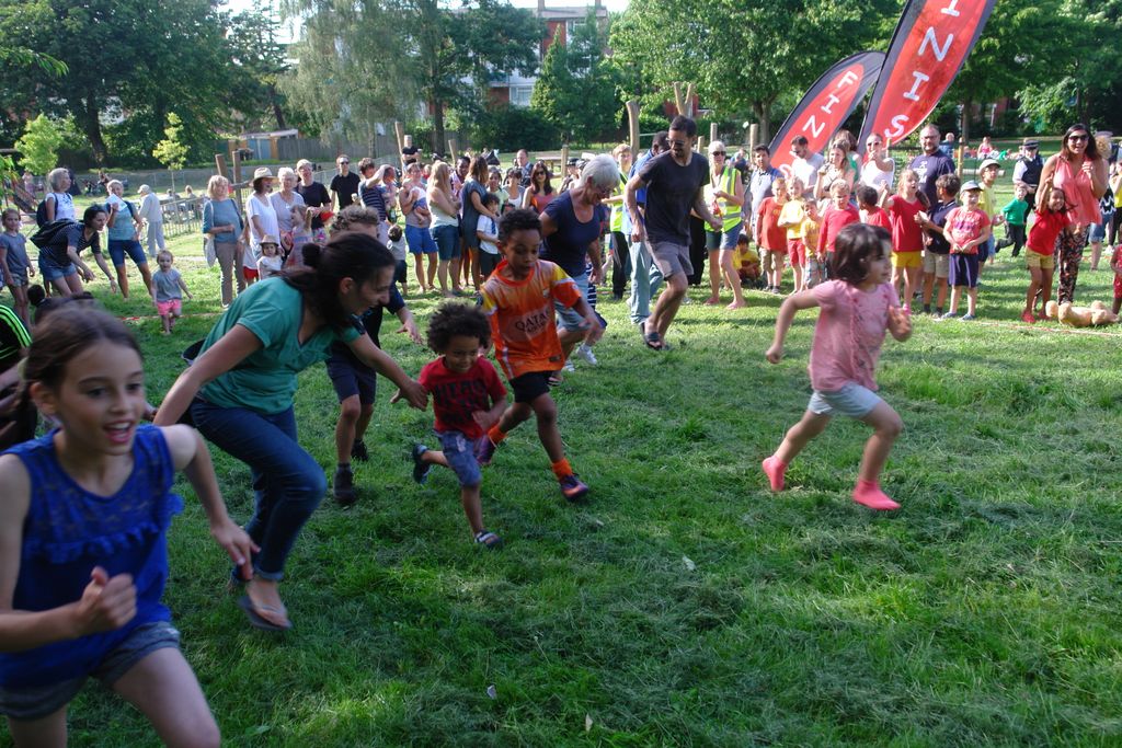 CPFestivalUK's tweet photo. Lovely photos from our kids sports event #CPOF2017 some #Mondaymotivation for you to get down the gym!! (you are welcome!) https://t.co/CPgH5BDEdb
