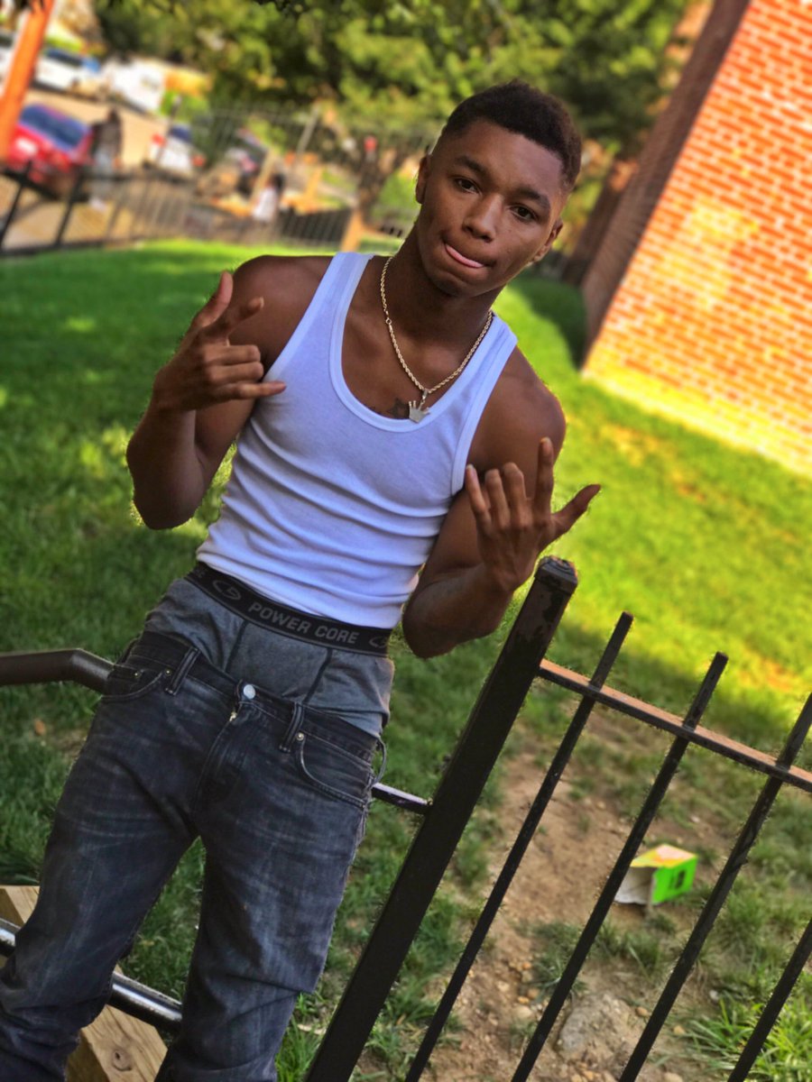 shaadyasss's tweet photo. follow me 🏋🏽✨ @SmokeyFrm24th #YunglitTrapnicca 😈🔋🏪 https://t.co/qXkgG6tXqX