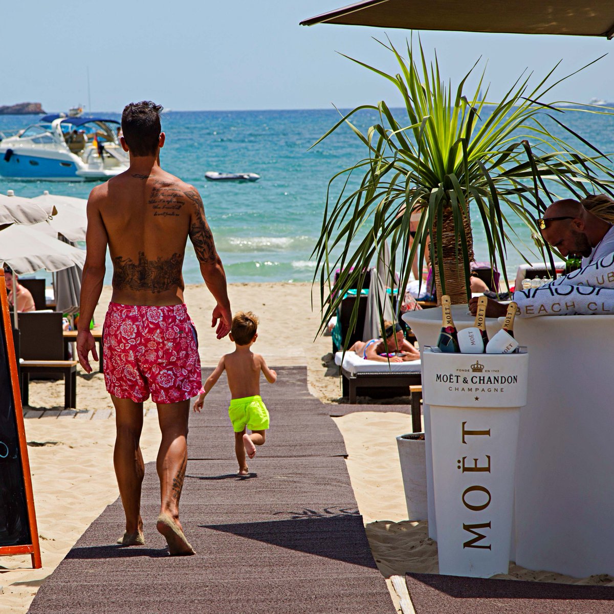 TanitBeach's tweet photo. #TanitBeach is the perfect place to enjoy a #familyday on the beach during your holidays in #Ibiza https://t.co/YcWHdVIZdH