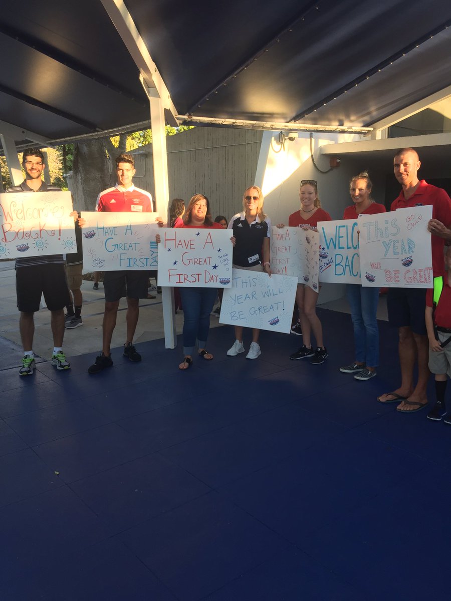 bees_sherry's tweet photo. FAU Athletes welcoming our students! @ADHUS_FAUHS @FAUAthletics #owlsignite https://t.co/AdUlAUhz9i