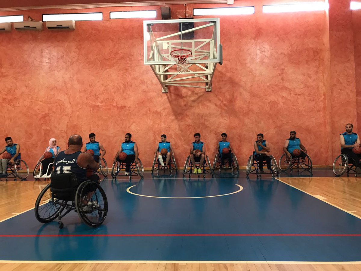 CICR_fr's tweet photo. Au #Liban, Hussein et ses coéquipiers – dont beaucoup ont été blessés en #Syrie – se préparent pour un tournoi de basket en chaise roulante. https://t.co/bR0EYQbNAV