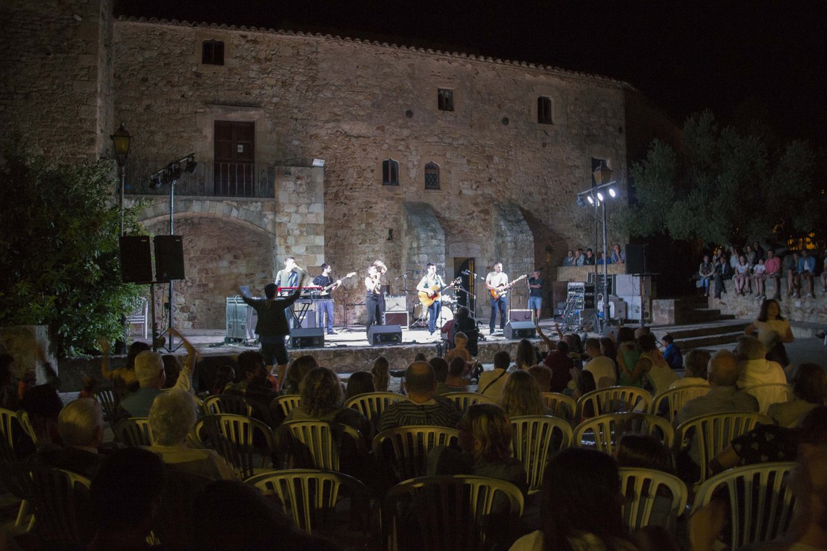 AJUNTAMENTPALS's tweet photo. 🎼 @Maiagrup i @CrossingOficial, protagonistes aquest cap de setmana dels Concerts a la Fresca de #Pals. 

📸 https://t.co/OmLikJ0vfo https://t.co/H5PNhhrUXR