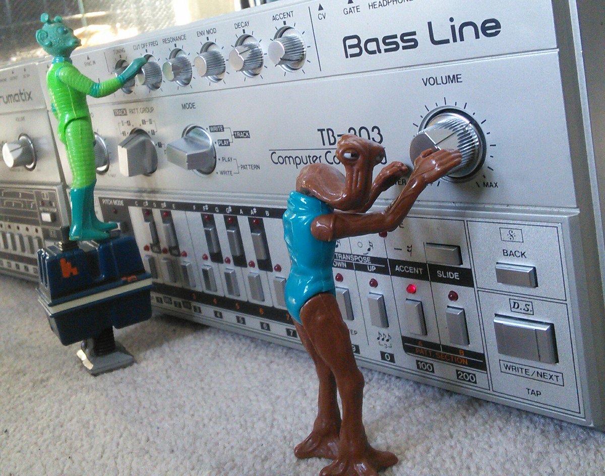RetroSynthAds's tweet photo. Greedo routes extra energy from Power Droid to #tb303 filter. Friend: "I can't wait to hear Han's solo." 

 #usethefilter #StarWars #pewpew https://t.co/boHAfNPtwW