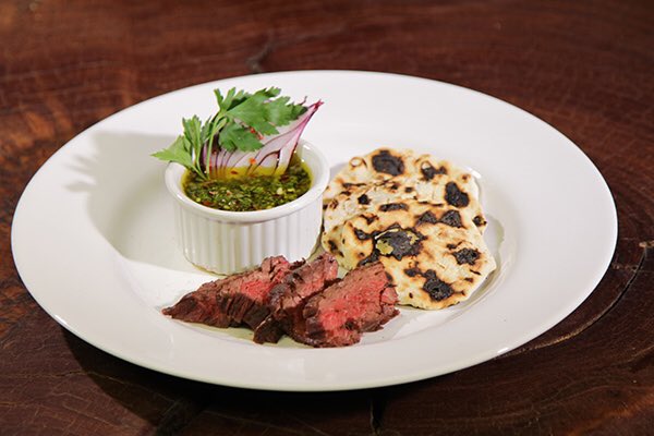 Laricanabrasa's tweet photo. Primeiro prato fraldinha, naan e chimichurri.#bbq2 #bbqbrasil2 #bbq2017 #churrasconabrasa #sbt #laricanabrasa #laricacooking #amocarnedemais https://t.co/WGSDPC51ed