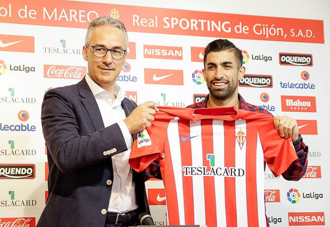 DMQSporting's tweet photo. El objetivo de @RodroMedina te trae las mejores fotos de la presentación de Michael Santos (@pelosantos10) https://t.co/Xhf5exTNuo https://t.co/Fg08cyGLX3