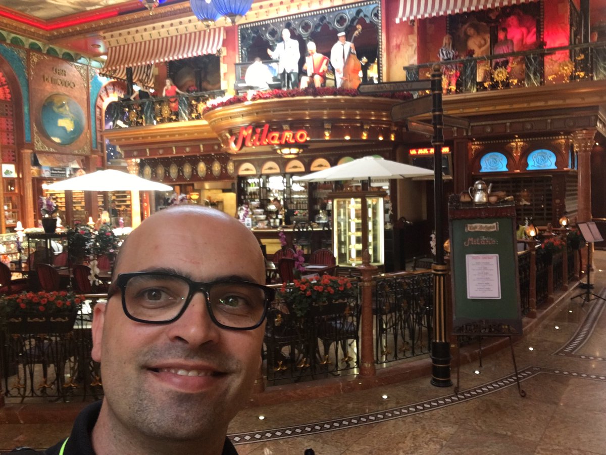 Vanmorgen een supertof #koffiemeteencop moment in #roosendaal met <a href="/jdiezrequejo/">Goakien</a> en @WA_RsdThema #durftedelen