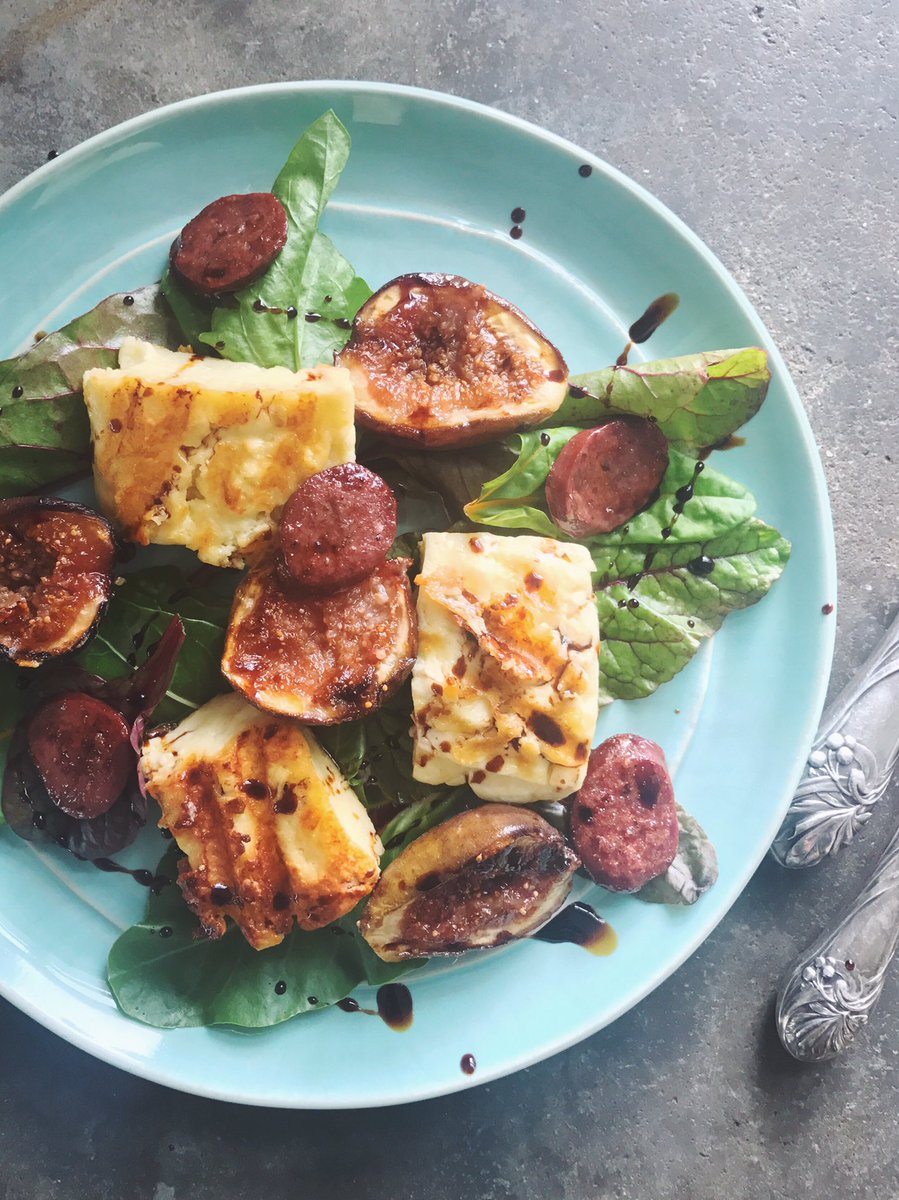 Halloumi salad for lunch, Halloumi made with <a href="/AuchentullichFS/">Auchentullich Farm S</a> milk, Venison Chorizo, baked figs and <a href="/blackisleveg/">Black Isle Veg Boxes</a> salad leaves 👌🏼