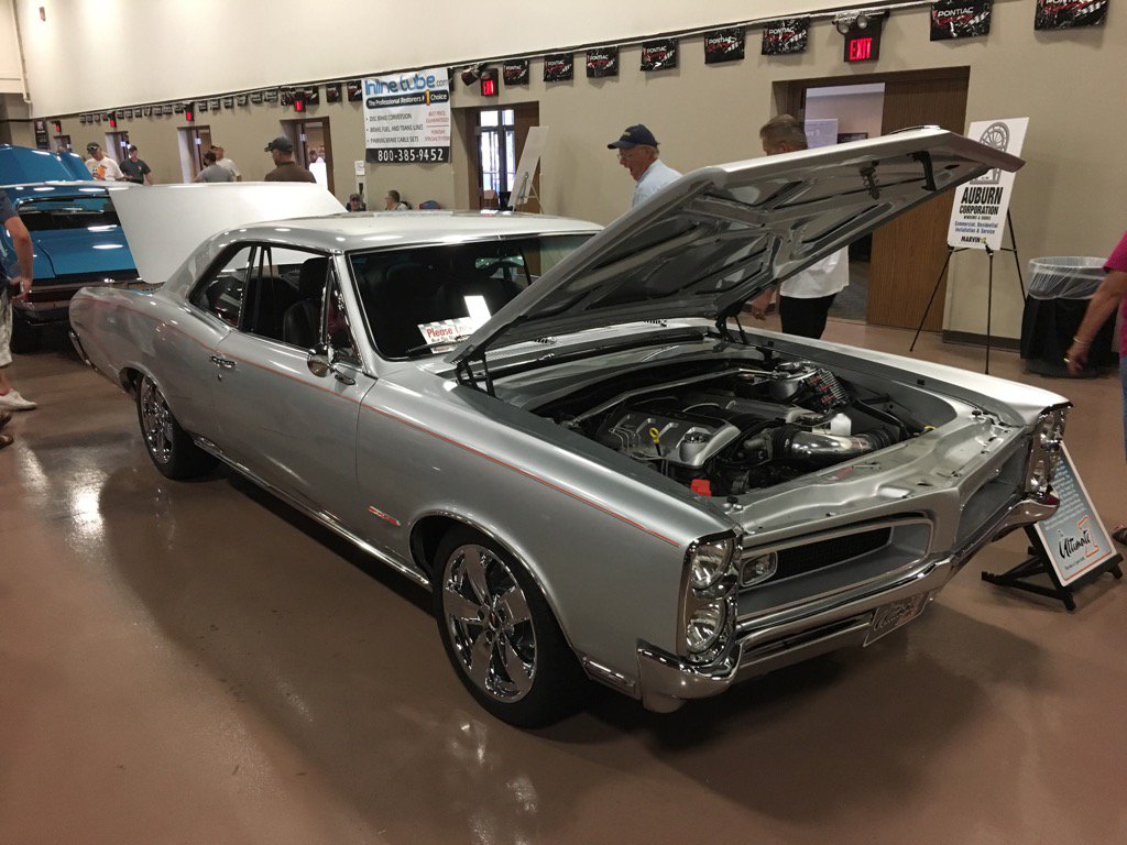 GiveMeAProject's tweet photo. #ModifiedMonday this #GTO has 2006 tech w/a 1966 body! The #Ultimate1 #CruisinTigers https://t.co/omxiosUH9l