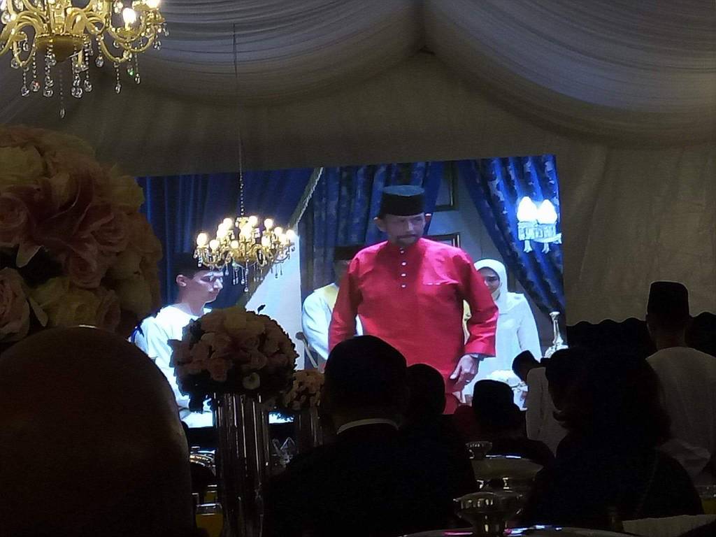 BuletinJohore's tweet photo. Majlis Istiadat Persandingan Diraja Johor, YAM Tunku Tun Aminah 💞💕 Dennis Muhammad Abdullah di Istana Besar Johor #TTADM #menjunjungkasih https://t.co/Lm7IphnKJI