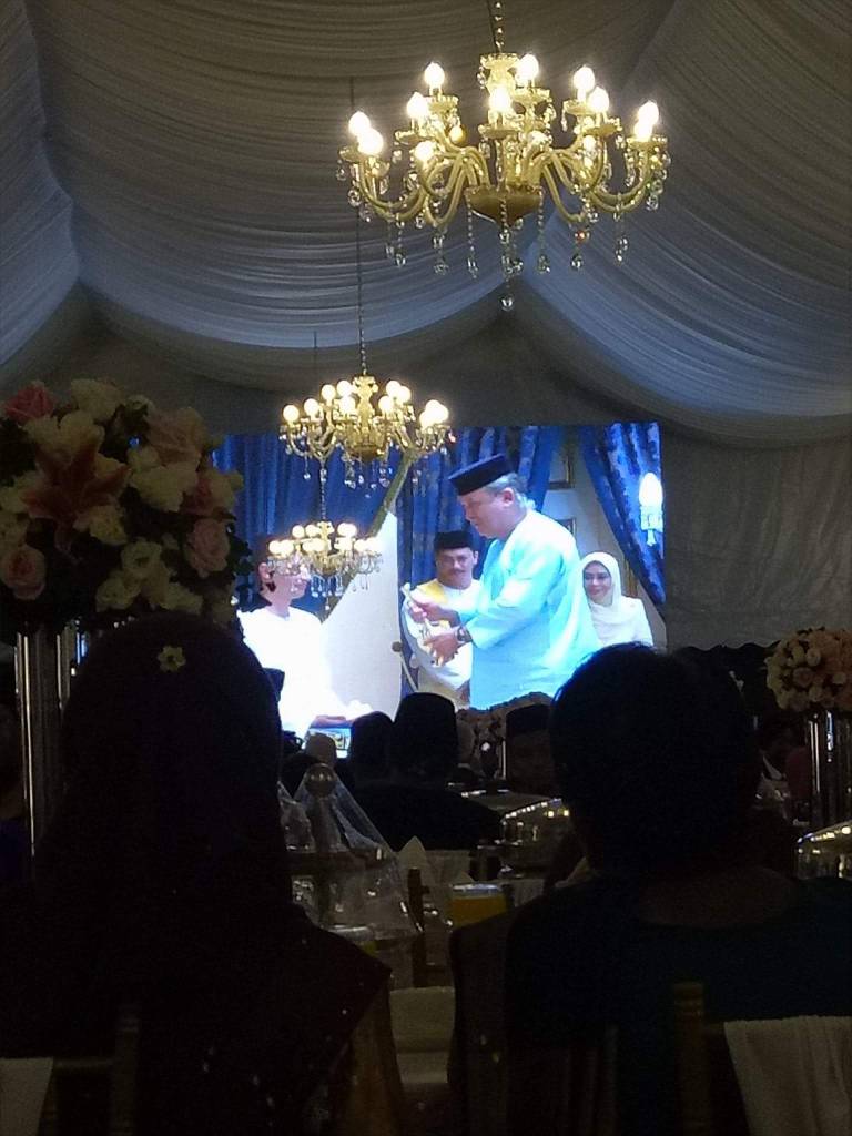BuletinJohore's tweet photo. Majlis Istiadat Persandingan Diraja Johor, YAM Tunku Tun Aminah 💞💕 Dennis Muhammad Abdullah di Istana Besar Johor #TTADM #menjunjungkasih https://t.co/Lm7IphnKJI