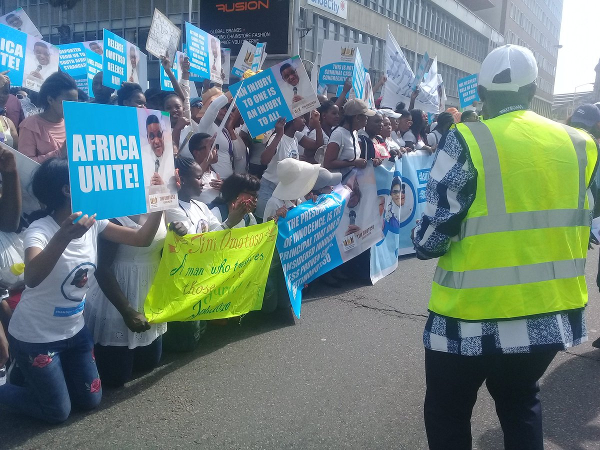 Andycred_'s tweet photo. @freetimomotoso We want our father be free!!!! https://t.co/wS4gjsgAWX