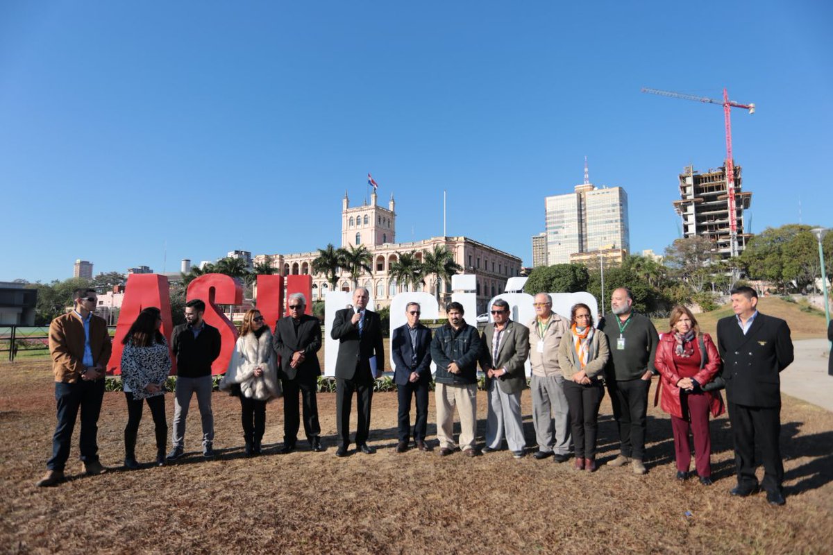 Ferreiromario1's tweet photo. Agradecemos al Arq. Blackie Delgado por sumarse a los festejos por los 480 años de la bella Asunción y obsequiar este detalle en su honor. https://t.co/CIxMvcdYvM