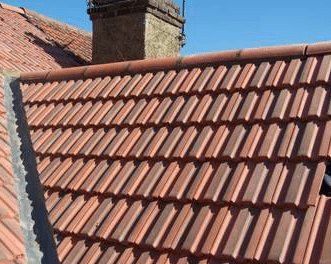 New slates and flashing on a domestic roof #thisishowwedoit #roofers ow.ly/kSue30eoeL6