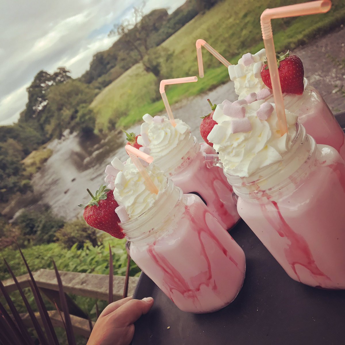 CafebytheRiver_'s tweet photo. Summertime treats #summertime #drinkgoals #cafebytheriver https://t.co/Jyb5KpDdXR