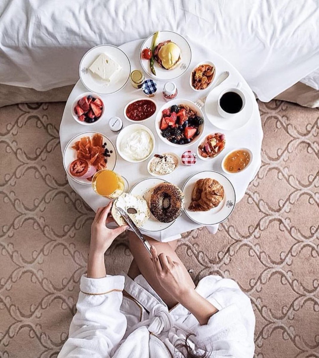 rothdesigner's tweet photo. Okay Monday.... let's do this 🍴☁️
Ready to start off the week with our bridal duties ❣️
#MichelleRoth #mornings #nyc #breakfast https://t.co/4UKiPOHyJW