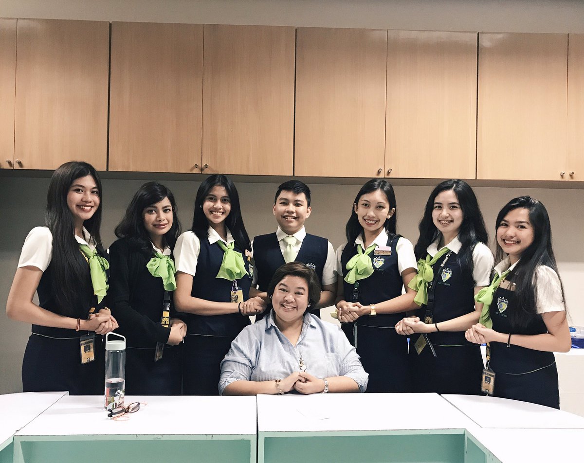 ComachCTHM's tweet photo. UST COMACH-CTHM Executive Board 2017-2018 together with the College Dean ππ #OneCTHM #OneForUSTCOMACH https://t.co/OlLAWr6ndf