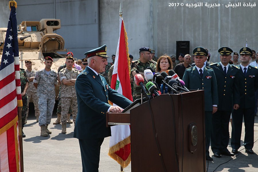الجيش اللبناني يستلم ٥٠ مدرعة برادلي DHMZ2fEW0AAxvD1