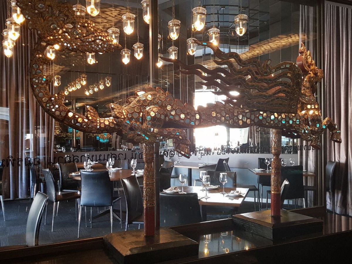 Dragons in the Thai culture symbolize magic and supernatural power. They are assocaited with wisdom and longevity 🐉 the perfect centerpiece