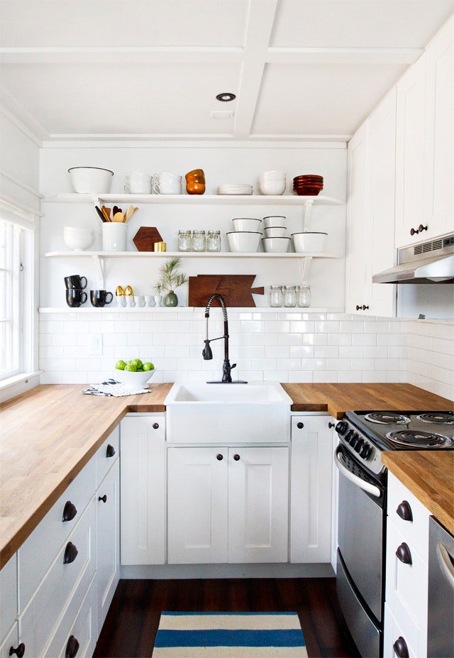 10 Brilliant Ways to Squeeze Extra Storage Space Out of a Small Kitchen — Small Space Kitchens dlvr.it/Pdzv4x
